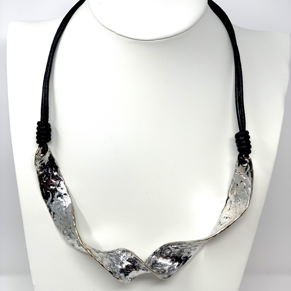 Simple Stylish Statement Necklace